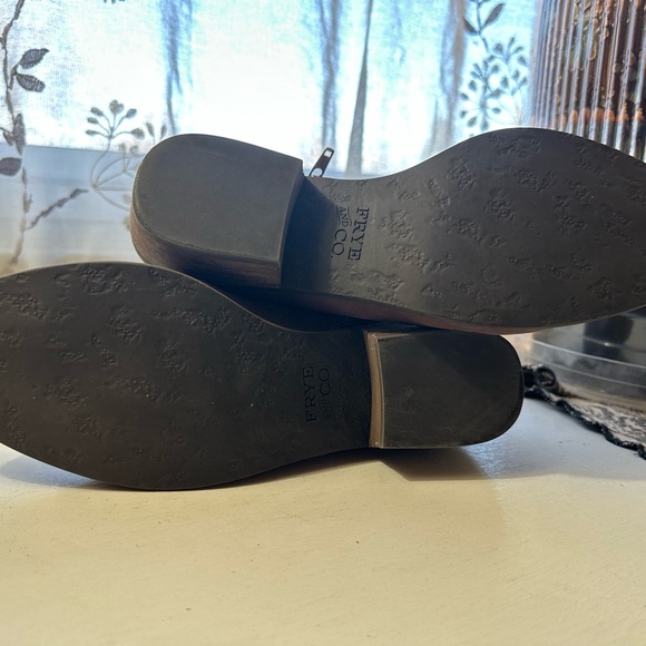 Frye & Co. Caden Leather V Cutout Zip Booties Ankle Aubergine Boots - Picture 6 of 13